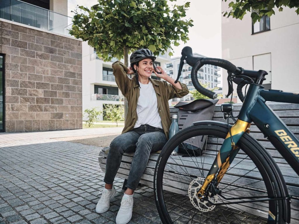 A happy JobRad cyclist